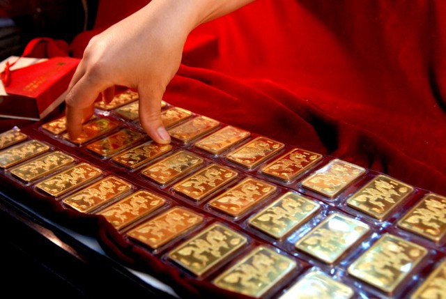 Giá vàng ngày 23/5: Vàng miếng SJC bất ngờ giảm, vàng nhẫn Bảo Tín Minh Châu, Doji ra sao?- Ảnh 2. Giá vàng ngày 23/5: Vàng miếng SJC bất ngờ giảm, vàng nhẫn Bảo Tín Minh Châu, Doji ra sao?- Ảnh 2.