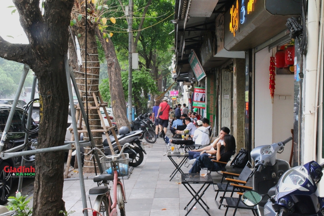 Hà Nội: Bắt đầu quây rào, chuẩn bị phá dỡ tòa nhà 'Hàm cá mập' - Ảnh 3. Hà Nội: Bắt đầu quây rào, chuẩn bị phá dỡ tòa nhà 'Hàm cá mập' - Ảnh 3.