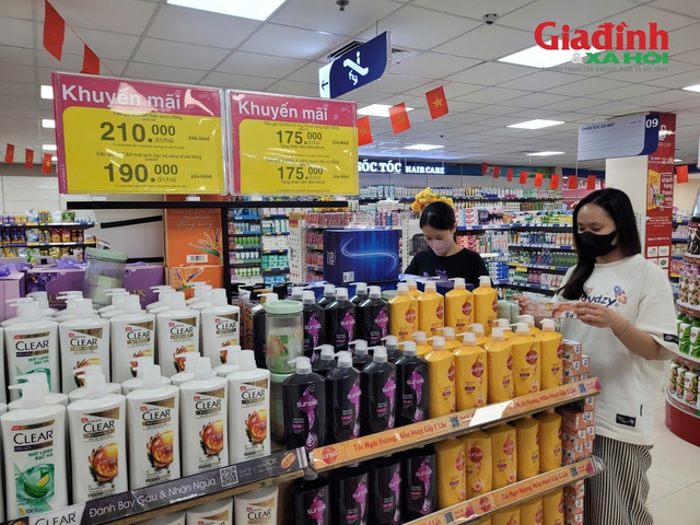 Thực phẩm siêu thị đại hạ giá ngày cuối tuần, rau củ chỉ từ 6.500 đồng/kg- Ảnh 3. Thực phẩm siêu thị đại hạ giá ngày cuối tuần, rau củ chỉ từ 6.500 đồng/kg- Ảnh 3.