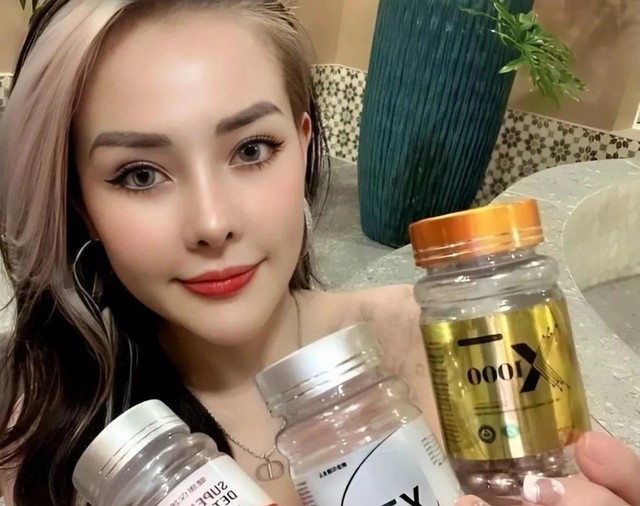 Tin sáng 26/5: Thông tin mới nhất vụ phá hoại ngai vàng triều Nguyễn; Lấy mẫu kiểm nghiệm sản phẩm giảm cân do DJ Ngân 98 quảng cáo - Ảnh 2. Tin sáng 26/5: Thông tin mới nhất vụ phá hoại ngai vàng triều Nguyễn; Lấy mẫu kiểm nghiệm sản phẩm giảm cân do DJ Ngân 98 quảng cáo - Ảnh 2.