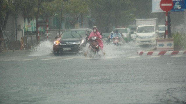 Tin sáng 27/5: Miền Bắc và Bắc Trung Bộ sắp đón mưa lớn; Lời kể của nữ giáo viên lao xuống sông cứu người- Ảnh 2.