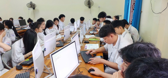 Nguy hại từ nạn nghiện mạng xã hội ở trẻ em - Ảnh 3.