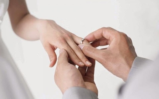 Phú bà U60 tái hôn với nhân viên bảo vệ kém 9 tuổi: Choáng nhất là quà cưới - Ảnh 2.