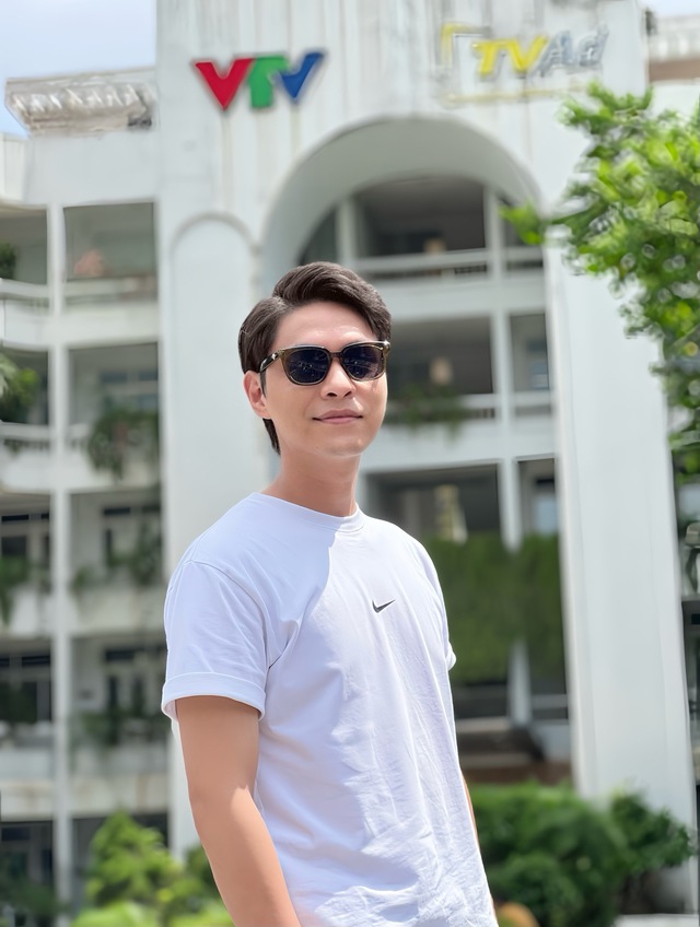 Nam diễn viên từ chối bố đẻ gây tranh cãi trong 'Những chặng đường bụi bặm', tuổi U40 sau ly hôn hạnh phúc bên bạn diễn xinh đẹp- Ảnh 1.