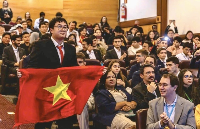 cau-hoc-tro-xu-nghe-gianh-huy-chuong-vang-ky-thi-hoa-hoc-kho-nhat-hanh-tinh1-17483131641931492405184.jpg