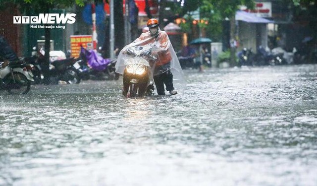 Tin sáng 28/5: Từ hôm nay 28/5, miền Bắc hứng đợt mưa lớn, có nơi trên 180mm; Bùn đất phun trào trên phố Cát Linh (Hà Nội) - Ảnh 2. Tin sáng 28/5: Từ hôm nay 28/5, miền Bắc hứng đợt mưa lớn, có nơi trên 180mm; Bùn đất phun trào trên phố Cát Linh (Hà Nội) - Ảnh 2.