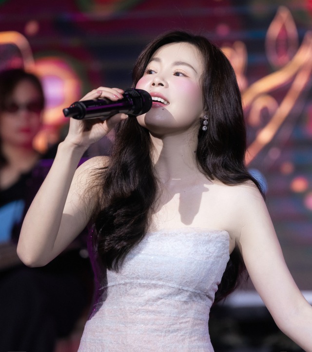 thuy-dung-nhac-phap00022-17483900531441060949331.jpg