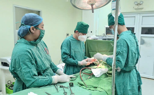 Người phụ nữ ở Quảng Ninh bị xuất huyết tiêu hóa có tiền sử bệnh tiểu đường, tăng huyết áp được cứu sống - Ảnh 2. Người phụ nữ ở Quảng Ninh bị xuất huyết tiêu hóa có tiền sử bệnh tiểu đường, tăng huyết áp được cứu sống - Ảnh 2.