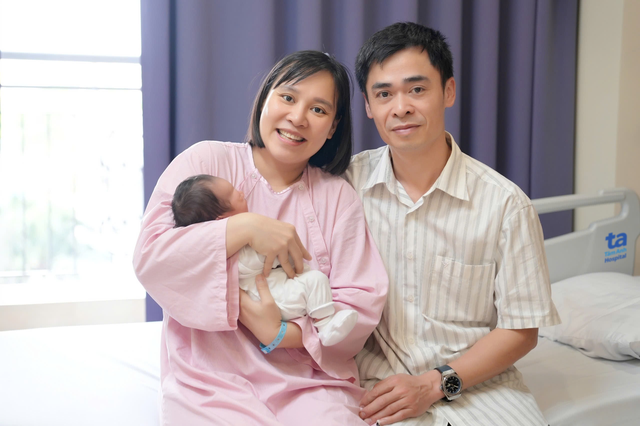 Đánh đổi tuổi xuân "tìm con" hơn một thập kỷ- Ảnh 1. Đánh đổi tuổi xuân "tìm con" hơn một thập kỷ- Ảnh 1.