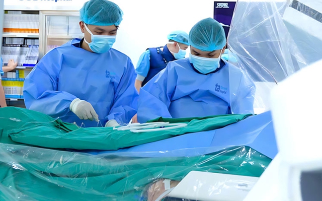 Người phụ nữ 65 tuổi ở Hà Nội nguy cơ nhồi máu cơ tim cao chia sẻ có tiền sử mắc bệnh này trong suốt 20 năm - Ảnh 2. Người phụ nữ 65 tuổi ở Hà Nội nguy cơ nhồi máu cơ tim cao chia sẻ có tiền sử mắc bệnh này trong suốt 20 năm - Ảnh 2.