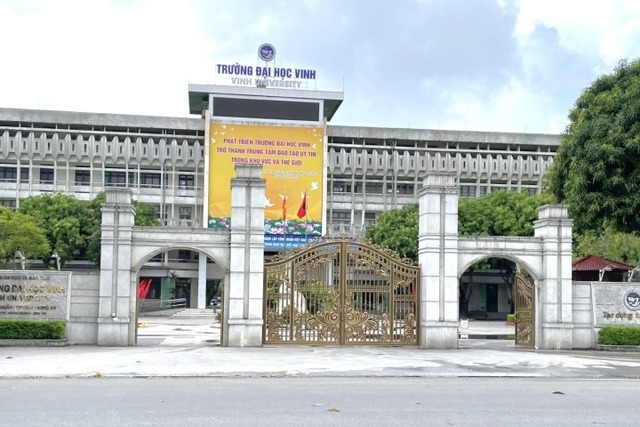 Tin sáng 30/5: Làm rõ vụ thầy giáo Đại học Vinh bị tố gửi video đồi trụy gạ đổi điểm cho sinh viên; Diệp Lâm Anh gây tranh luận khi nói 'xét nghiệm ADN là sỉ nhục với phụ nữ'- Ảnh 1. Tin sáng 30/5: Làm rõ vụ thầy giáo Đại học Vinh bị tố gửi video đồi trụy gạ đổi điểm cho sinh viên; Diệp Lâm Anh gây tranh luận khi nói 'xét nghiệm ADN là sỉ nhục với phụ nữ'- Ảnh 1.