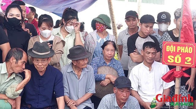 Rền vang pháo đất Hồng Châu- Ảnh 7. Rền vang pháo đất Hồng Châu- Ảnh 7.