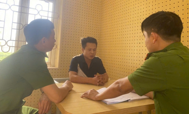 Đe dọa, yêu cầu CSGT chuyển tiền để rút đơn, 2 đối tượng bị bắt- Ảnh 1. Đe dọa, yêu cầu CSGT chuyển tiền để rút đơn, 2 đối tượng bị bắt- Ảnh 1.