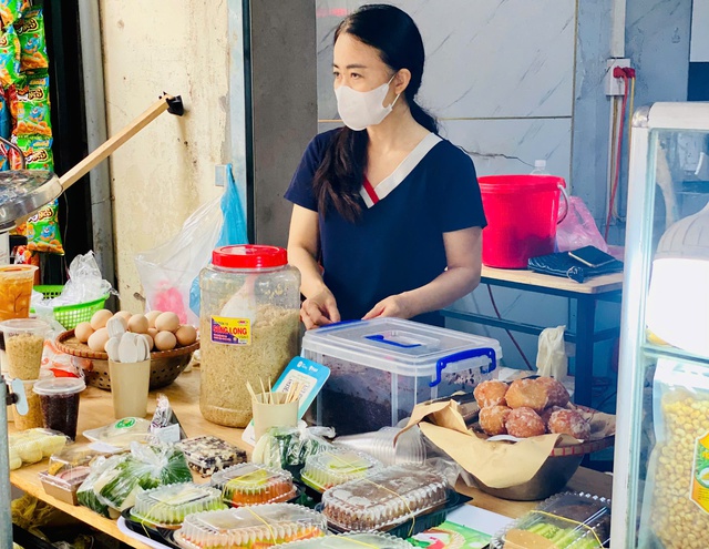 Cơm rượu nếp đắt khách dịp tết Đoan ngọ, hàng làm không đủ bán - Ảnh 4. Cơm rượu nếp đắt khách dịp tết Đoan ngọ, hàng làm không đủ bán - Ảnh 4.