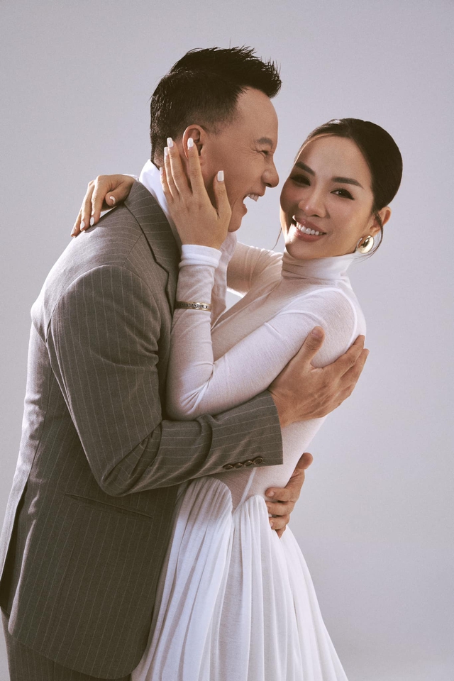 Nam ca sĩ điển trai quê Nam Định lấy tiểu thư nhà đại gia miền Tây sau 19 năm có cuộc sống ra sao?- Ảnh 7. Nam ca sĩ điển trai quê Nam Định lấy tiểu thư nhà đại gia miền Tây sau 19 năm có cuộc sống ra sao?- Ảnh 7.