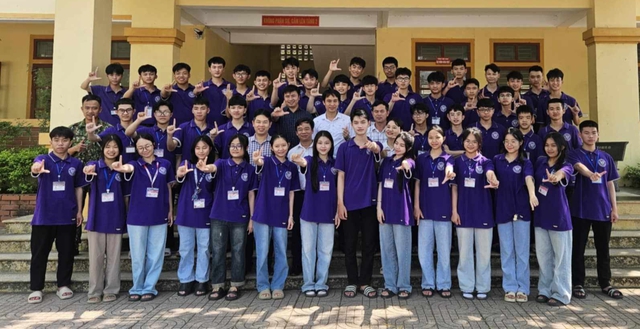Nam sinh trường huyện 3 lần thi đánh giá tư duy, ‘bứt tốc’ trở thành thủ khoa toàn quốc- Ảnh 2. Nam sinh trường huyện 3 lần thi đánh giá tư duy, ‘bứt tốc’ trở thành thủ khoa toàn quốc- Ảnh 2.