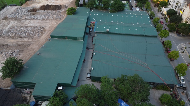 Hà Nội: Sân pickleball và nhà xưởng mọc lên 'như nấm' ở Yên Hòa, tiềm ẩn nguy cơ cháy nổ- Ảnh 6.