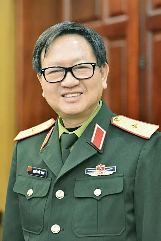 Đạo diễn kể chuyện ca khúc Màu hoa đỏ 'suýt' không có trong kỷ niệm 50 năm Ngày Giải phóng miền Nam, thống nhất đất nước- Ảnh 4. Đạo diễn kể chuyện ca khúc Màu hoa đỏ 'suýt' không có trong kỷ niệm 50 năm Ngày Giải phóng miền Nam, thống nhất đất nước- Ảnh 4.