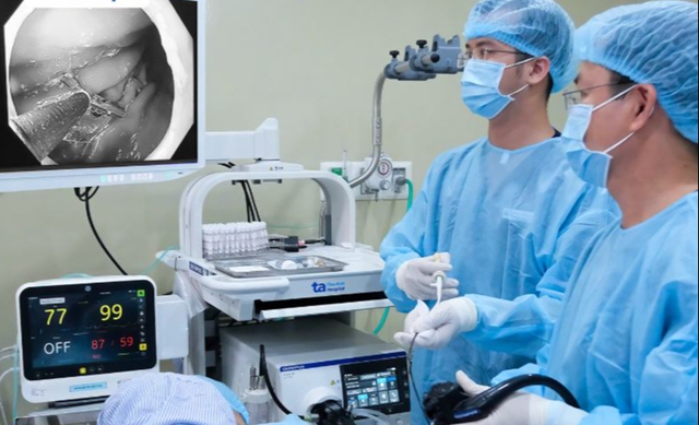 Bé 13 tuổi bị viêm loét dạ dày, xuất huyết tiêu hóa do nhiễm khuẩn HP từ dấu hiệu nhiều người Việt bỏ qua - Ảnh 2. Bé 13 tuổi bị viêm loét dạ dày, xuất huyết tiêu hóa do nhiễm khuẩn HP từ dấu hiệu nhiều người Việt bỏ qua - Ảnh 2.