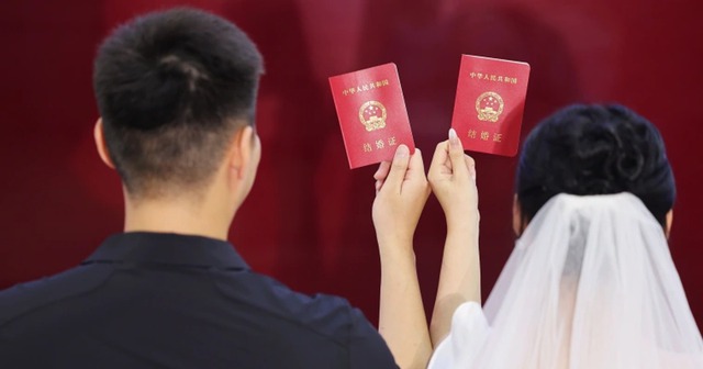 Cô dâu 'chết lặng' khi biết danh tính cô gái chồng dắt vào đám cưới - Ảnh 2. Cô dâu 'chết lặng' khi biết danh tính cô gái chồng dắt vào đám cưới - Ảnh 2.