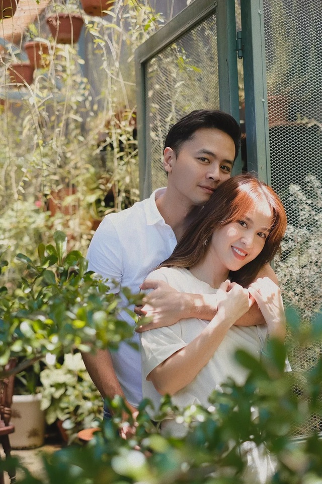 Nữ diễn viên 'lả lướt' gây tranh cãi trong 'Mặt trời lạnh', đời thực lại rất viên mãn bên chồng hotboy phim 'Phía trước là bầu trời' - Ảnh 6. Nữ diễn viên 'lả lướt' gây tranh cãi trong 'Mặt trời lạnh', đời thực lại rất viên mãn bên chồng hotboy phim 'Phía trước là bầu trời' - Ảnh 6.