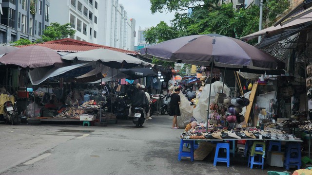 Chợ nhà Xanh - nơi được mệnh danh là 'thiên đường mua sắm' ảm đạm đến lạ thường!- Ảnh 2. Chợ nhà Xanh - nơi được mệnh danh là 'thiên đường mua sắm' ảm đạm đến lạ thường!- Ảnh 2.