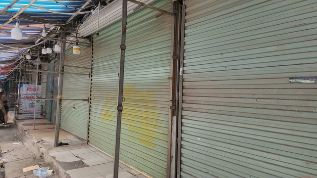 Chợ nhà Xanh - nơi được mệnh danh là 'thiên đường mua sắm' ảm đạm đến lạ thường!- Ảnh 7. Chợ nhà Xanh - nơi được mệnh danh là 'thiên đường mua sắm' ảm đạm đến lạ thường!- Ảnh 7.