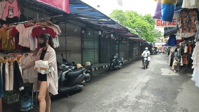 Chợ nhà Xanh - nơi được mệnh danh là 'thiên đường mua sắm' ảm đạm đến lạ thường!- Ảnh 9. Chợ nhà Xanh - nơi được mệnh danh là 'thiên đường mua sắm' ảm đạm đến lạ thường!- Ảnh 9.