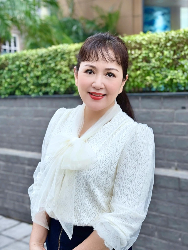 Vẻ đẹp ở tuổi hưu của nữ NSND là nguyên Phó Giám đốc Nhà hát Kịch Hà Nội - Ảnh 9. Vẻ đẹp ở tuổi hưu của nữ NSND là nguyên Phó Giám đốc Nhà hát Kịch Hà Nội - Ảnh 9.