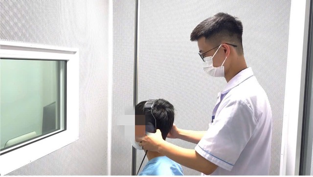 Người đàn ông 35 tuổi suýt điếc vĩnh viễn do làm điều này lúc đêm khuya - Ảnh 1. Người đàn ông 35 tuổi suýt điếc vĩnh viễn do làm điều này lúc đêm khuya - Ảnh 1.