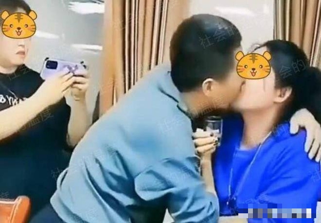 Cảnh tượng đáng xấu hổ ở buổi họp lớp khiến ai cũng hiểu vì sao người có gia đình bị bạn đời ngăn cản tham gia- Ảnh 1. Cảnh tượng đáng xấu hổ ở buổi họp lớp khiến ai cũng hiểu vì sao người có gia đình bị bạn đời ngăn cản tham gia- Ảnh 1.