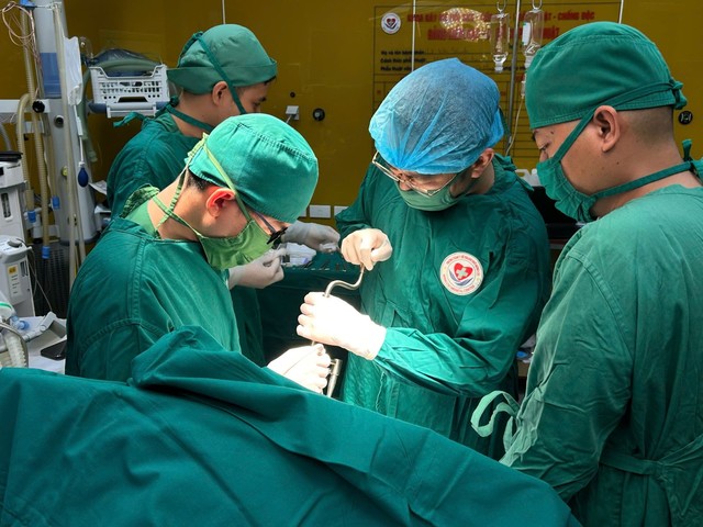 Người đàn ông liệt nửa người trái sau khi bị chấn thương sọ não- Ảnh 2. Người đàn ông liệt nửa người trái sau khi bị chấn thương sọ não- Ảnh 2.