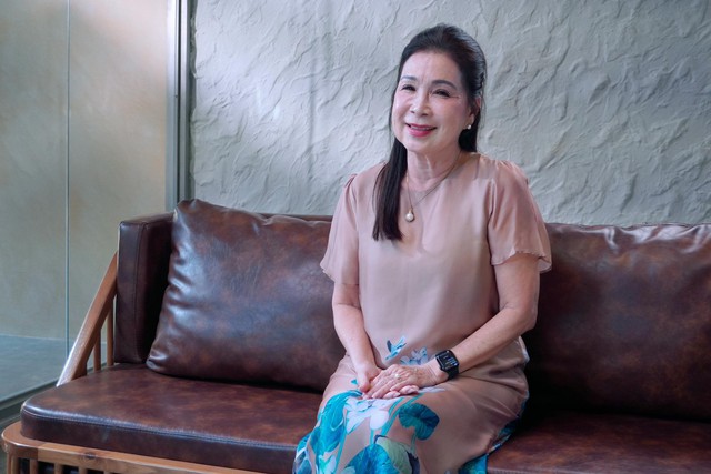 Nữ NSND được MC Nguyên Khang gọi là mỹ nhân sân khấu kịch, hiện tại ở tuổi xế chiều có sắc vóc ra sao?- Ảnh 5. Nữ NSND được MC Nguyên Khang gọi là mỹ nhân sân khấu kịch, hiện tại ở tuổi xế chiều có sắc vóc ra sao?- Ảnh 5.