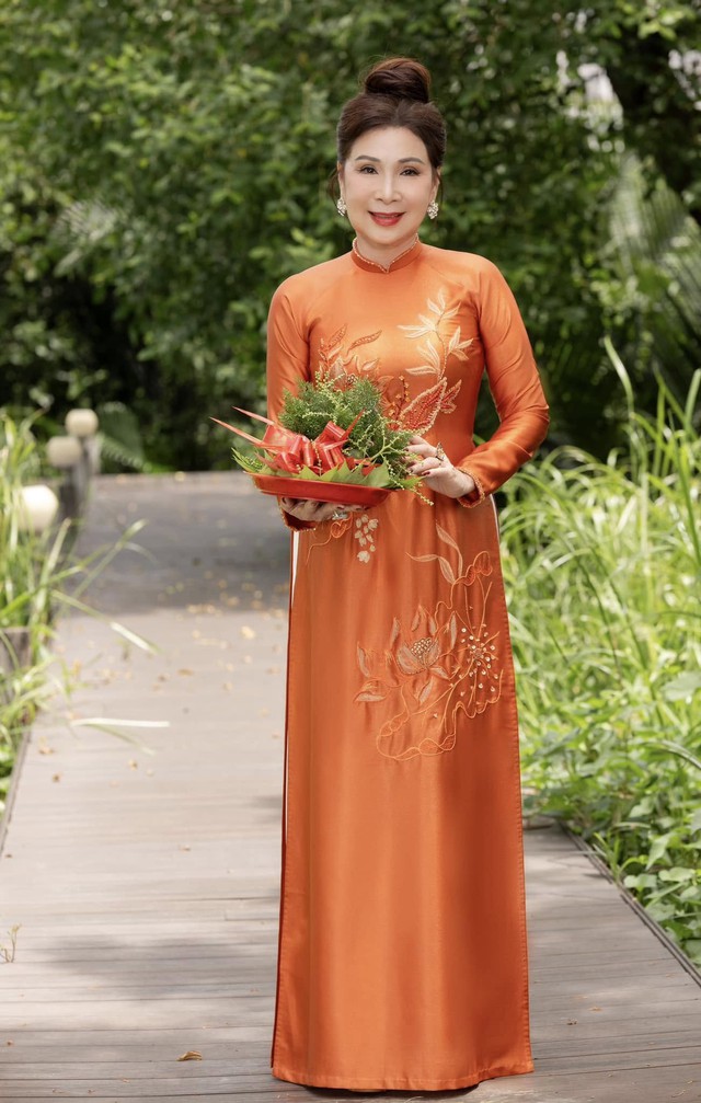 Nữ NSND được MC Nguyên Khang gọi là mỹ nhân sân khấu kịch, hiện tại ở tuổi xế chiều có sắc vóc ra sao?- Ảnh 6. Nữ NSND được MC Nguyên Khang gọi là mỹ nhân sân khấu kịch, hiện tại ở tuổi xế chiều có sắc vóc ra sao?- Ảnh 6.