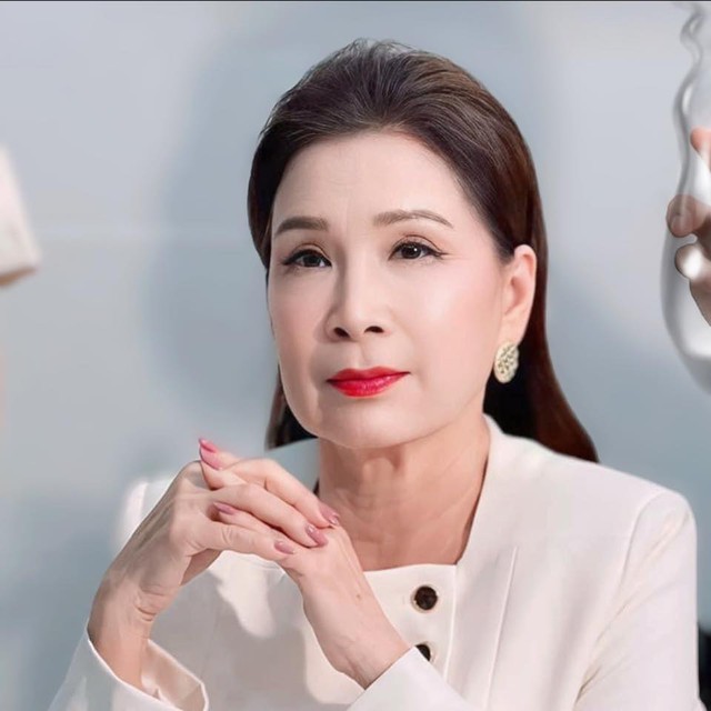 Nữ NSND được MC Nguyên Khang gọi là mỹ nhân sân khấu kịch, hiện tại ở tuổi xế chiều có sắc vóc ra sao?- Ảnh 8. Nữ NSND được MC Nguyên Khang gọi là mỹ nhân sân khấu kịch, hiện tại ở tuổi xế chiều có sắc vóc ra sao?- Ảnh 8.