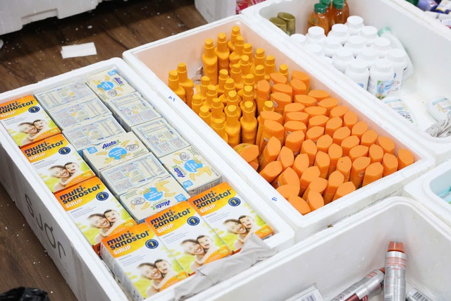 Hà Nội: Phát hiện nhiều thực phẩm chức năng, mỹ phẩm có dấu nhập lậu- Ảnh 7. Hà Nội: Phát hiện nhiều thực phẩm chức năng, mỹ phẩm có dấu nhập lậu- Ảnh 7.