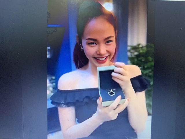 Hé lộ món quà ‘khủng’ chồng tặng trị giá 83 triệu trong ngày sinh của diễn viên - ca sĩ Minh Hằng - Ảnh 2. Hé lộ món quà ‘khủng’ chồng tặng trị giá 83 triệu trong ngày sinh của diễn viên - ca sĩ Minh Hằng - Ảnh 2.