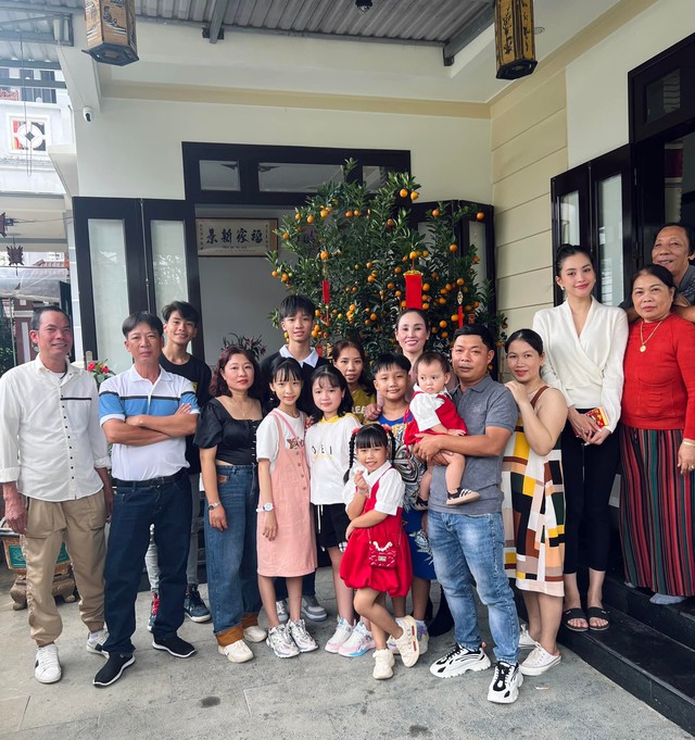 Mẹ ruột một Hoa hậu Việt Nam quê Quảng Nam, đời thực làm chủ spa, nhan sắc đài các- Ảnh 2. Mẹ ruột một Hoa hậu Việt Nam quê Quảng Nam, đời thực làm chủ spa, nhan sắc đài các- Ảnh 2.