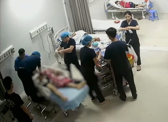 Người đàn ông 59 tuổi ở Phú Thọ bị sét đánh toàn thân tím tái, ngừng tuần hoàn- Ảnh 2. Người đàn ông 59 tuổi ở Phú Thọ bị sét đánh toàn thân tím tái, ngừng tuần hoàn- Ảnh 2.
