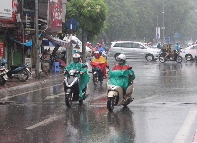Miền Bắc bao giờ kết thúc mưa dông?- Ảnh 2. Miền Bắc bao giờ kết thúc mưa dông?- Ảnh 2.