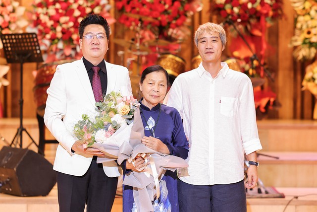 Chân dung người mẹ của nam NSND mới nhậm chức Giám đốc Học viện Âm nhạc Quốc gia Việt Nam- Ảnh 3. Chân dung người mẹ của nam NSND mới nhậm chức Giám đốc Học viện Âm nhạc Quốc gia Việt Nam- Ảnh 3.