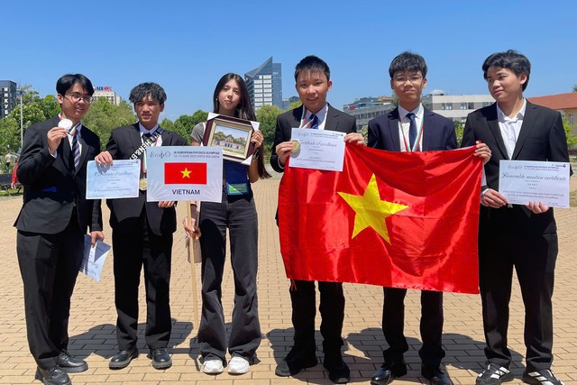Tin sáng 18/6: Bắc Bộ nắng nóng, chiều tối và đêm có mưa; chưa xử phạt hộ kinh doanh trong thời gian đầu triển khai hóa đơn điện tử- Ảnh 3. Tin sáng 18/6: Bắc Bộ nắng nóng, chiều tối và đêm có mưa; chưa xử phạt hộ kinh doanh trong thời gian đầu triển khai hóa đơn điện tử- Ảnh 3.