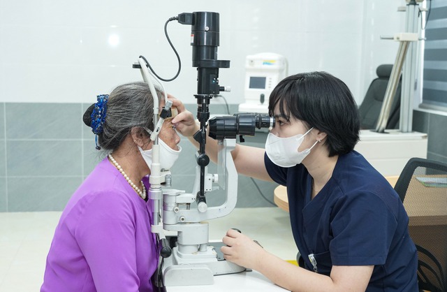 Dấu hiệu nguy hiểm ở mắt cần được khám sớm - Ảnh 2. Dấu hiệu nguy hiểm ở mắt cần được khám sớm - Ảnh 2.
