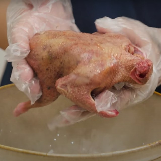 Cách làm chim bồ câu xào rau răm không bị hôi mà vẫn giữ được vị ngọt tự nhiên - Ảnh 2. Cách làm chim bồ câu xào rau răm không bị hôi mà vẫn giữ được vị ngọt tự nhiên - Ảnh 2.