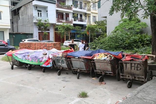 Công an trích xuất camera tìm manh mối lượng TPCN 'khủng' bị vứt ra bãi rác ở Quảng Ninh- Ảnh 2. Công an trích xuất camera tìm manh mối lượng TPCN 'khủng' bị vứt ra bãi rác ở Quảng Ninh- Ảnh 2.