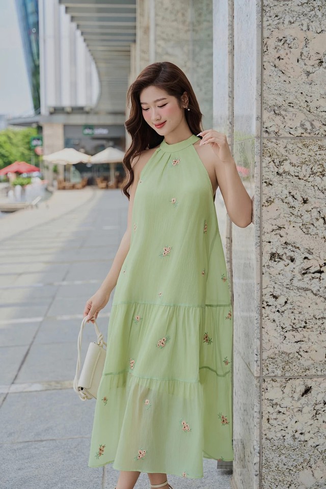 Gợi ý những mẫu thời trang đi biển quyến rũ, nhất định tham khảo lựa chọn trong mùa hè 2025- Ảnh 5. Gợi ý những mẫu thời trang đi biển quyến rũ, nhất định tham khảo lựa chọn trong mùa hè 2025- Ảnh 5.