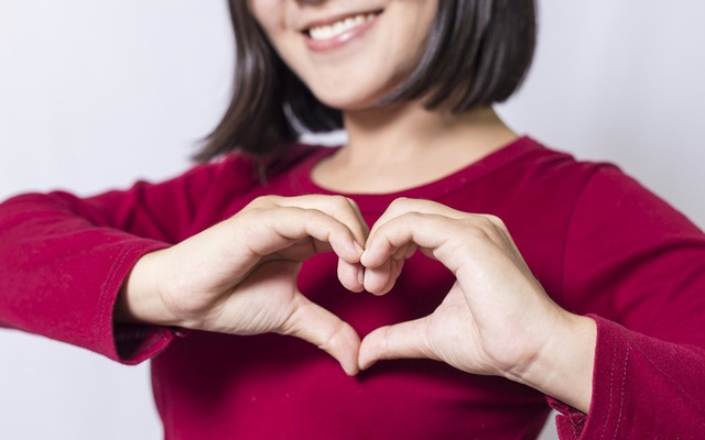 heart-hands-1701938027575554021852-48-0-798-1200-crop-17019380345172067375286-1750297299301-17502972995491440130322.jpg