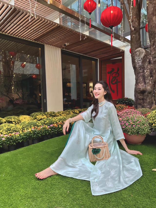 Khác với Á hậu Phương Nhi, 2 Hoa hậu Việt Nam này lấy chồng hào môn vẫn tích cực xuất hiện trên mạng xã hội- Ảnh 4. Khác với Á hậu Phương Nhi, 2 Hoa hậu Việt Nam này lấy chồng hào môn vẫn tích cực xuất hiện trên mạng xã hội- Ảnh 4.