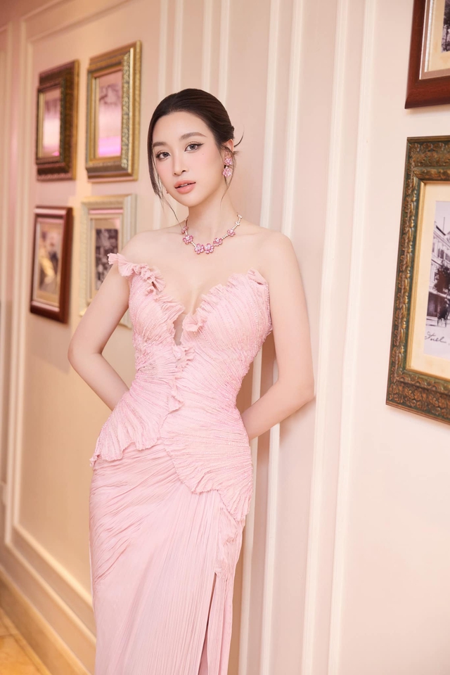 Khác với Á hậu Phương Nhi, 2 Hoa hậu Việt Nam này lấy chồng hào môn vẫn tích cực xuất hiện trên mạng xã hội- Ảnh 8. Khác với Á hậu Phương Nhi, 2 Hoa hậu Việt Nam này lấy chồng hào môn vẫn tích cực xuất hiện trên mạng xã hội- Ảnh 8.