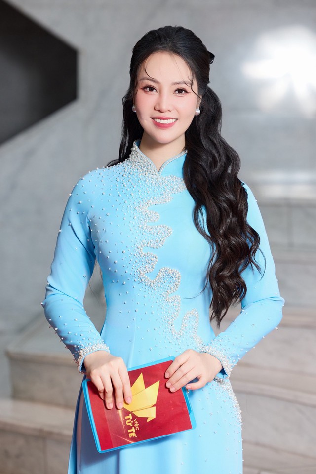 BTV Chuyển động 24h là Á hậu Hoa hậu Việt Nam, theo nghề báo vì đam mê - Ảnh 2. BTV Chuyển động 24h là Á hậu Hoa hậu Việt Nam, theo nghề báo vì đam mê - Ảnh 2.